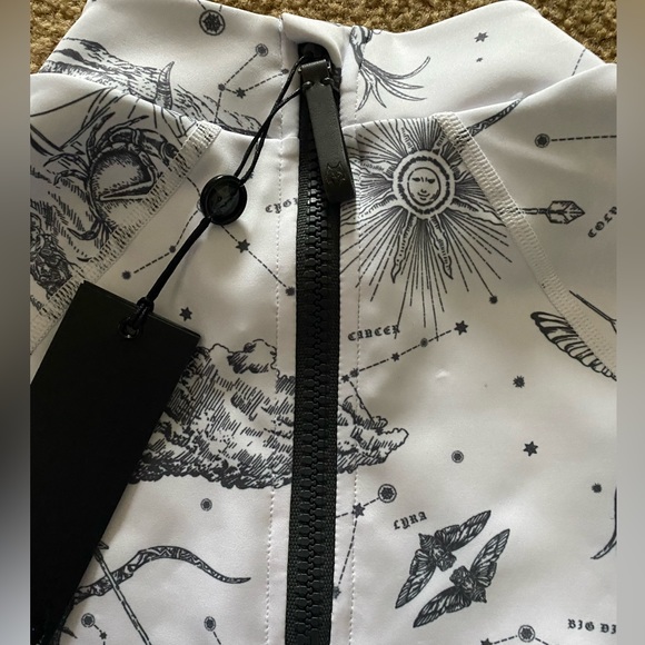 Greyson Dreamers Toile Nova Mock Top - Picture 6 of 7